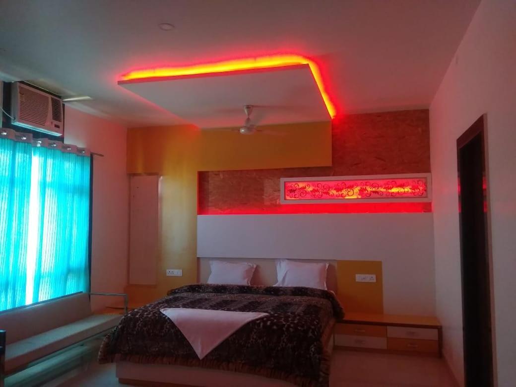 Hotel Royal Country Club Waranasi Zewnętrze zdjęcie